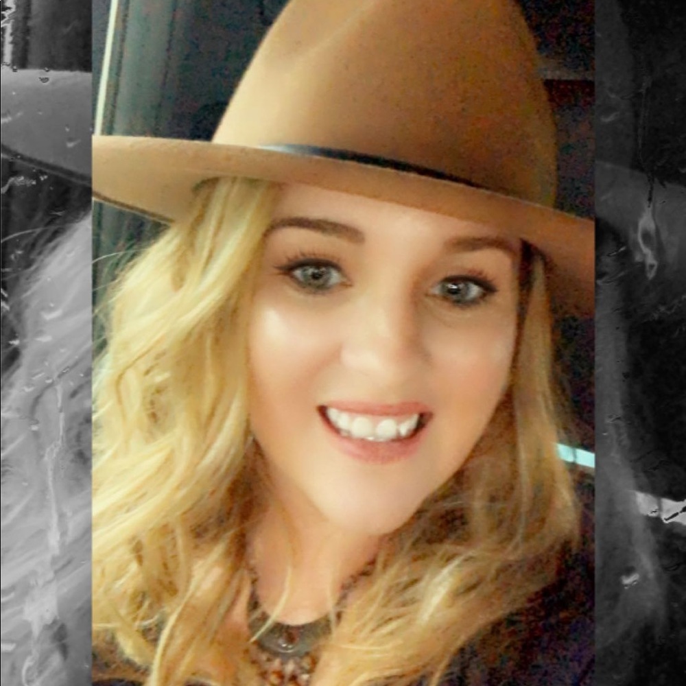 Meet your Posher, Lisa